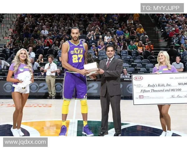 爵士队与雄鹿队季前赛精彩录像回放全程回顾与分析